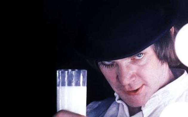 alex bebendo leite mais