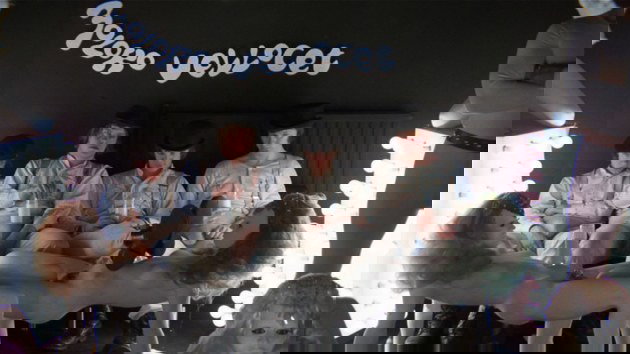 Cena inicial do filme, no bar.