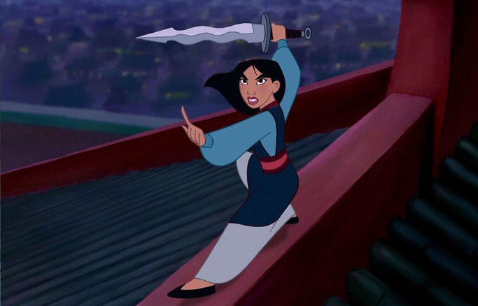 Mulan lutando para salvar o Imperador.