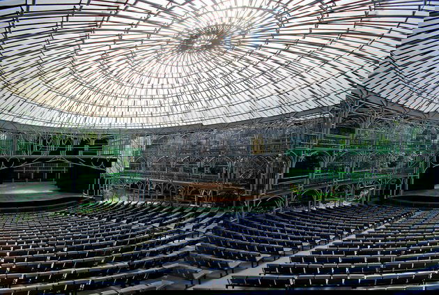 Opera de arame interior