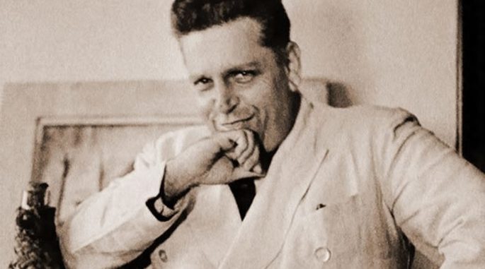 Retrato do escritor Oswald de Andrade.