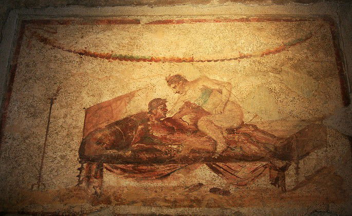 pintura romana em parede exibe sena de sexo