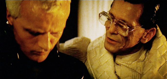 Roy e Tyrell em Blade Runner conversando