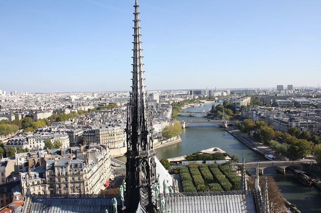 Notre Dame Agulha do telhado. Século XIX.