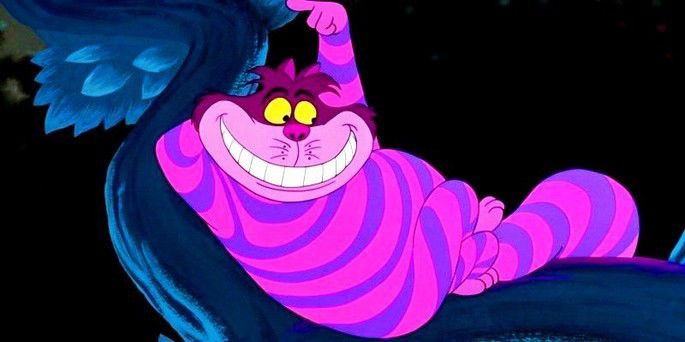 Gato de Cheshire em cima da árvore.