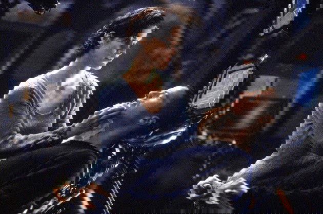 trinity cuidando de neo