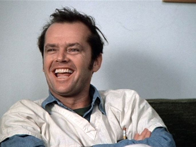 Cena de filme Um estranho no ninho exibe Jack Nicholson