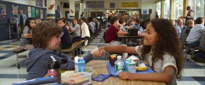 Summer fica amiga de Auggie.